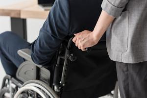 Chiedere l'assegno di cura per disabili